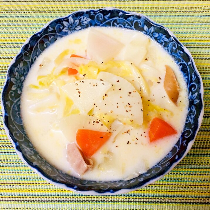 東のまるごと鍋！ウインナーと野菜丸ごとクリーム煮